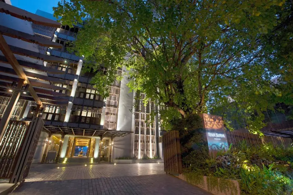 Riva Surya Bangkok entrance on Phra Athit Road via Expedia