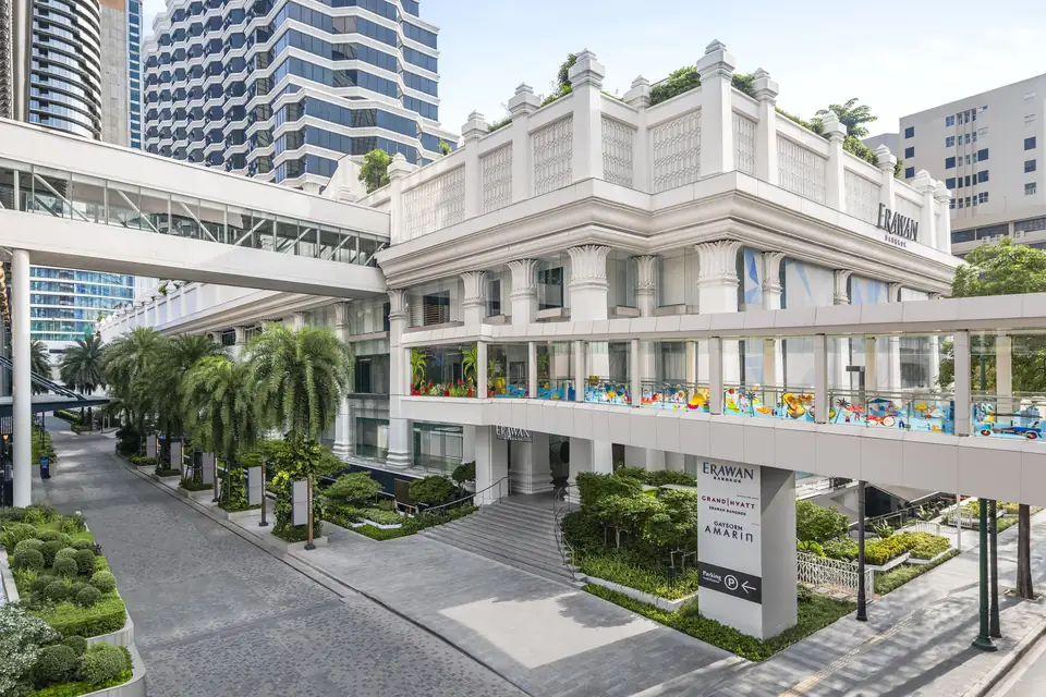 Grand Hyatt Erawan Bangkok colonnaded entrance and driveway via Expedia