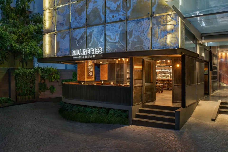 Le Meridien Bangkok street-level entrance and bar on Surawong via Expedia