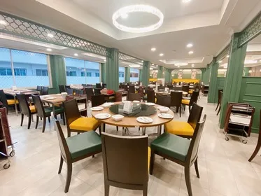 How Much to Tip in Bangkok: Service Charges, ++ Pricing and Tipping Norms