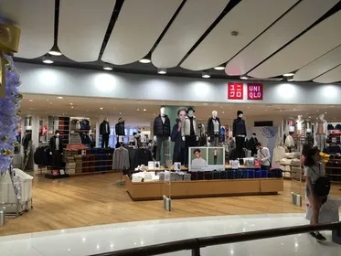 Where to Buy Big Size Clothes in Bangkok: Uniqlo, H&M and Pratunam