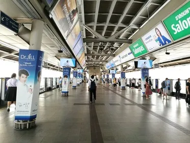 What Language Is Spoken in Bangkok? Thai, English and Useful Phrases