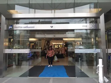 Where to Buy Wholesale Clothes in Bangkok, Online and in Person