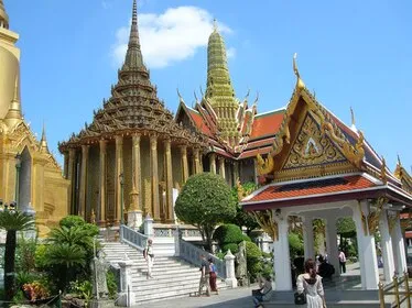 Is Bangkok safe for tourists? Scams, traffic, heat and night-time advice